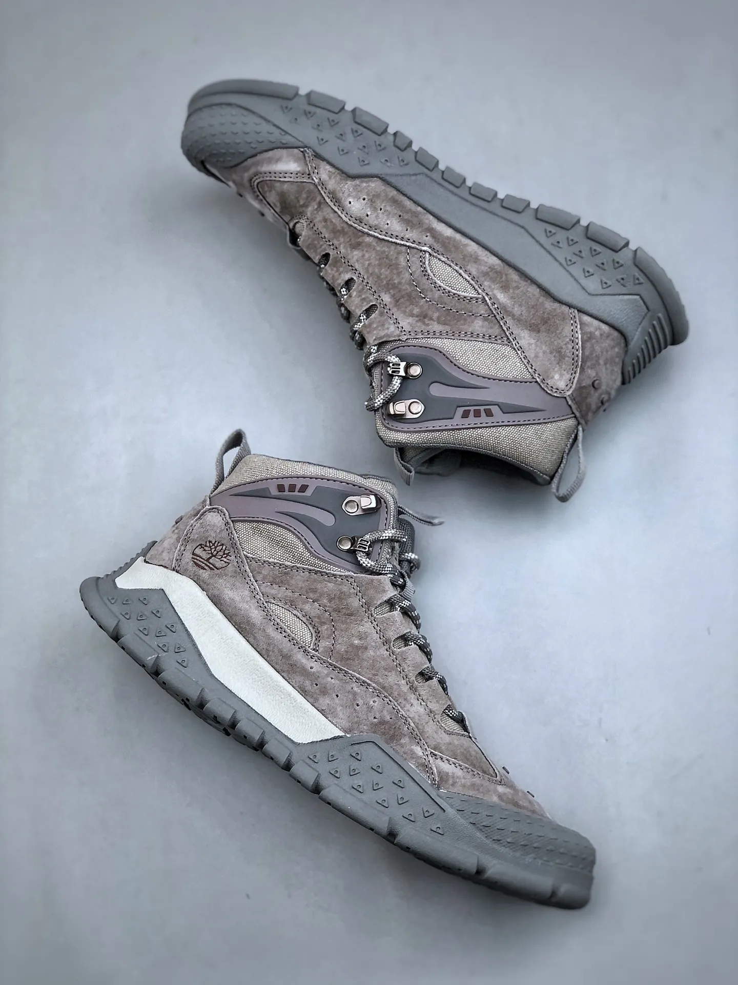 Local self-pickup💰560 Support store release New arrivals🚀Timberland Timberland outdoor mid-top casual Martin boots series Guangdong factory quality Original box original packaging The fabric is made of Italian 🇮🇹 top-grade frosted fine-grained cowhide with anti-odor and anti-corrosion genuine leather latex insoles to give you a perfect wearing experience High-quality and durable, a must-have for sportsmen Specially designed to handle handsomeness High-quality and first-class foot feel Size: 39 40 41 42 43 44 (leather shoe size)